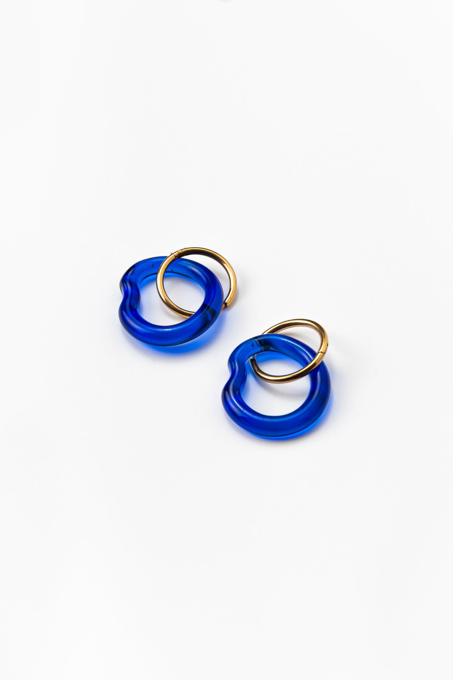 Blue Ameba dangle-hoop earrings on a base of gold stainless steel, made from recycled glass