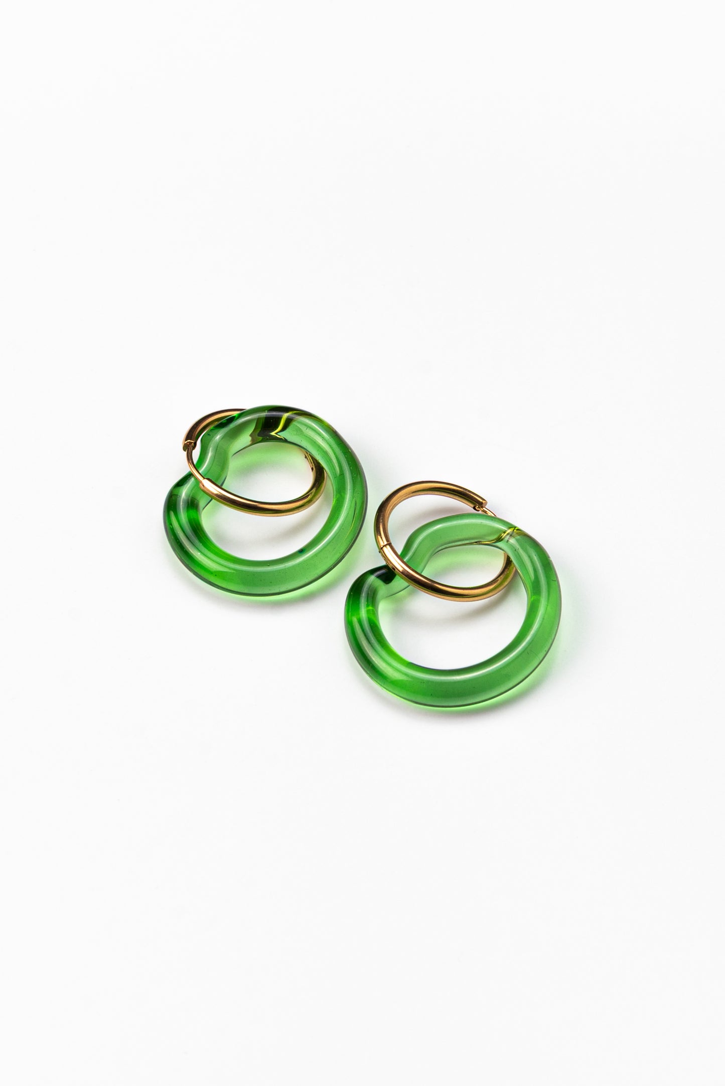 Green Ameba dangle-hoop earrings on a base of gold stainless steel, made from recycled glass