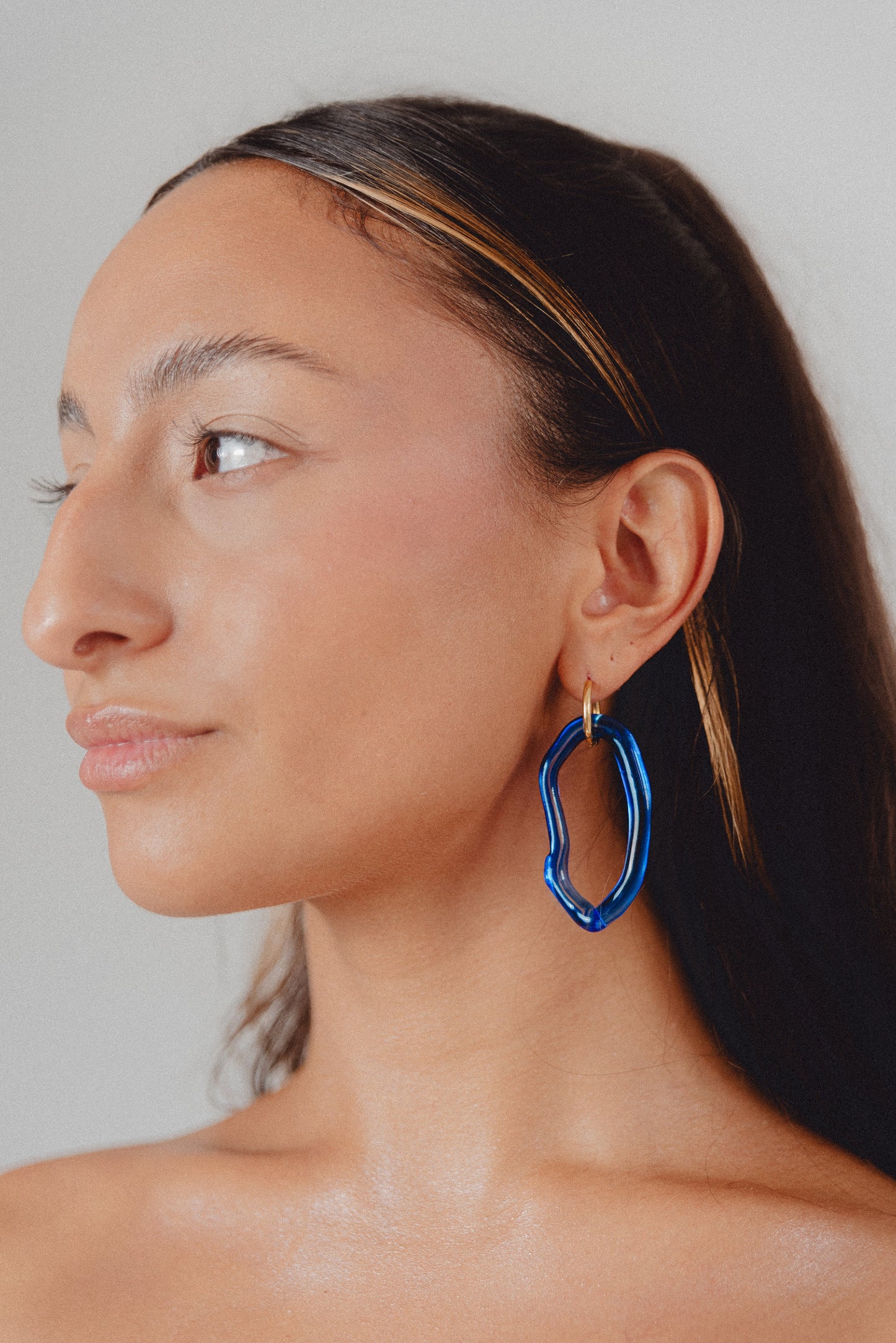 Dark blue Zostera dangle earrings on a base of gold stainless steel, made from recycled glass